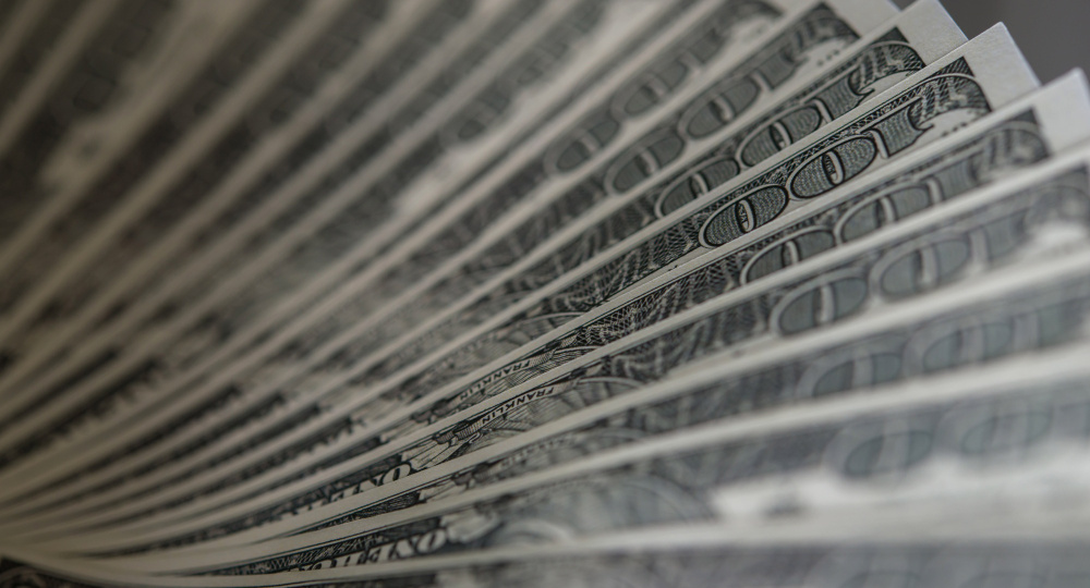 Режиссер «47 ронинов» присвоил $11 млн Netflix и купил на них Ferrari и люксовые матрасы