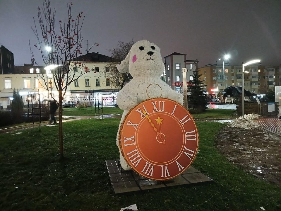    Заяц у ТЮЗа.