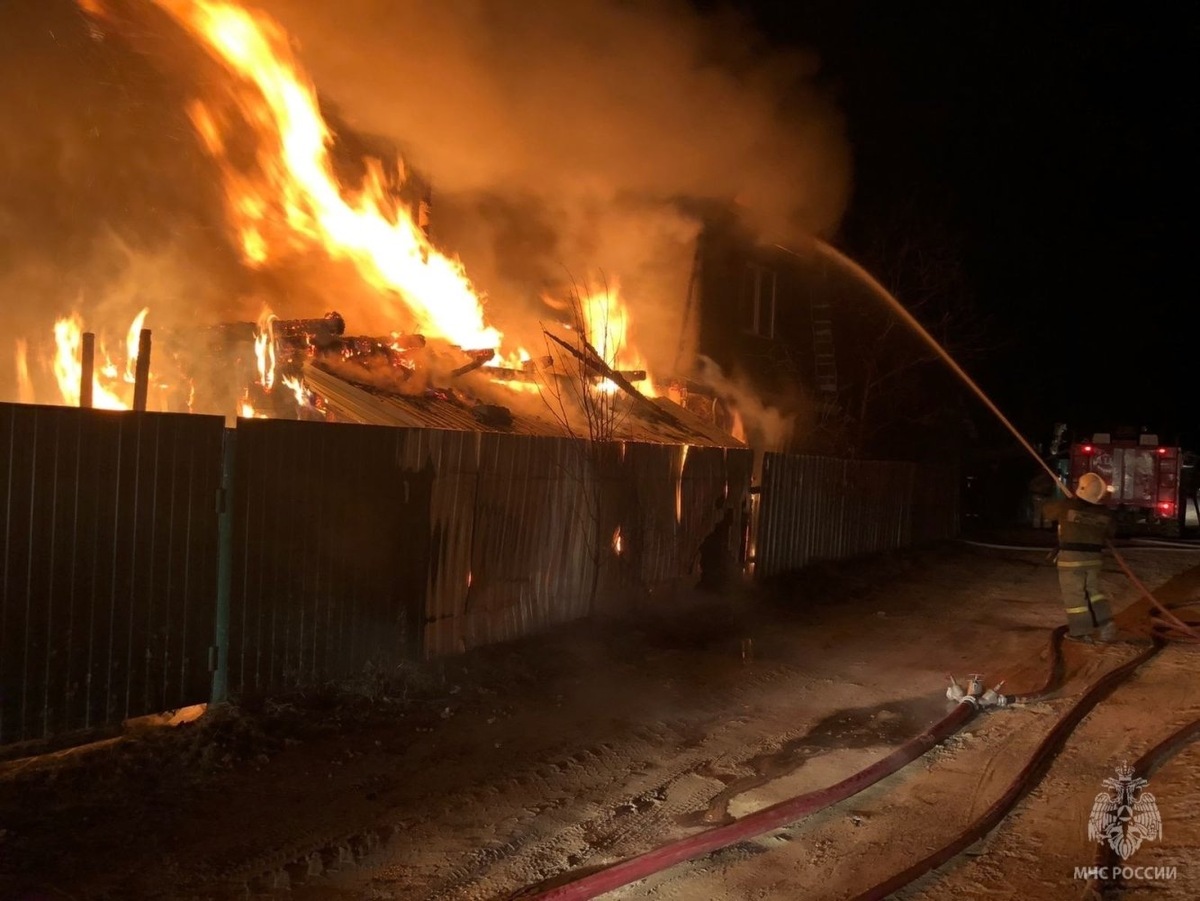    В Югре горели баня и склад птицефабрики
