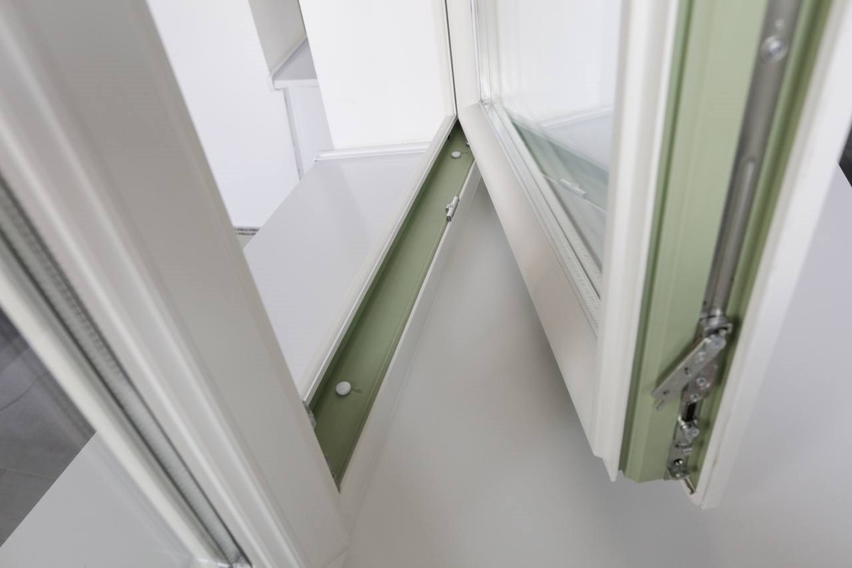 Серый или белый цвет уплотнителя выглядит аккуратно. Фото: Melke