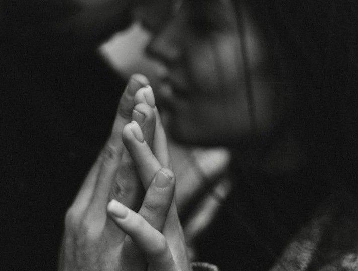 Пока на тебя смотрят, ты жива