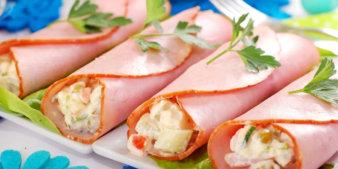 Новогодние рулетики, которые разлетаются первыми: 5 простых и очень вкусных закусок