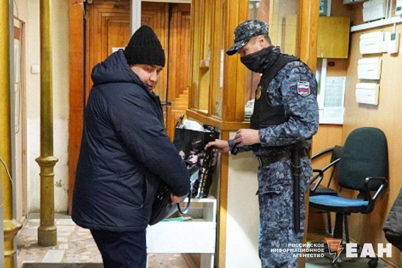    ЕАН. Николай Смирнов заходит в здание суда