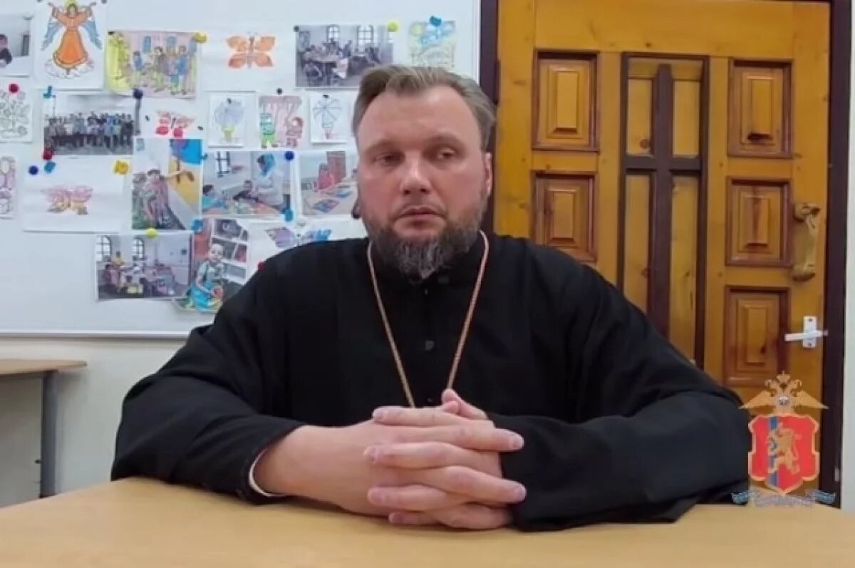    Протоиерей Павел Фролов помог задержать дебошира, громившего автомобили