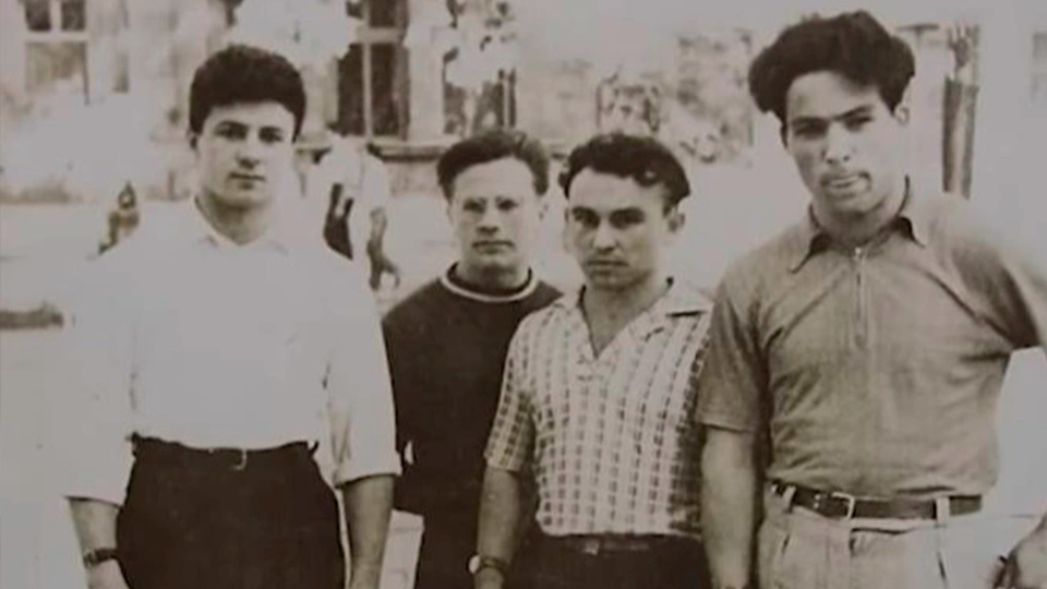 Анатолий Кашпировский в молодости (крайний слева)