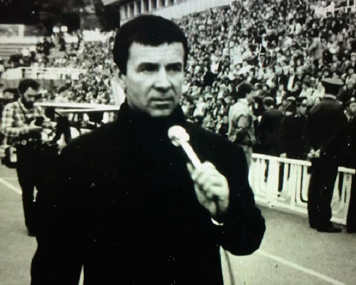 Анатолий Кашпировский во время выступления на стадионе