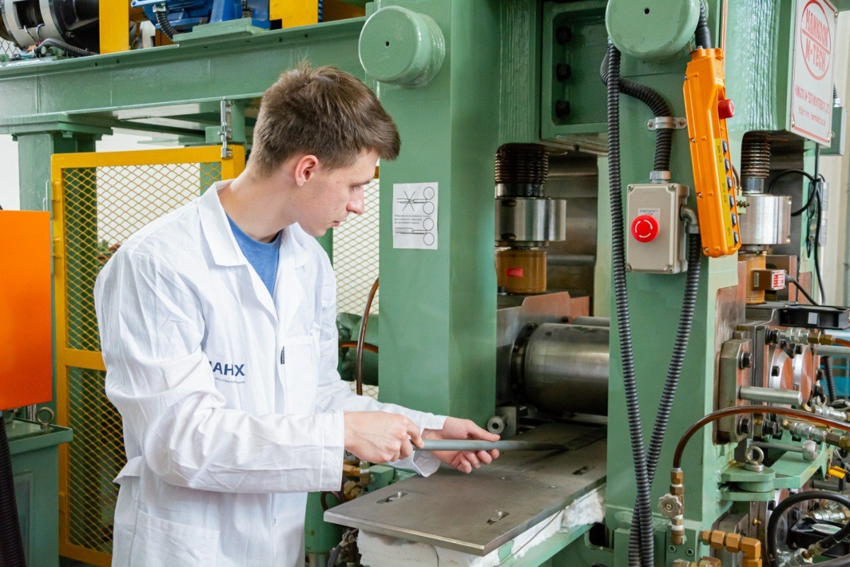     Өфө кампусы резиденты техник фәнни һөнәрҙәр буйынса диссовет ойошторҙо