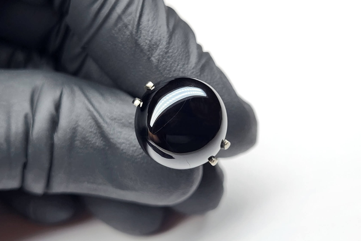 Чёрные камни в ювелирных украшениях: виды, особенности и редкость