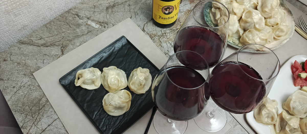 Манты и красное.