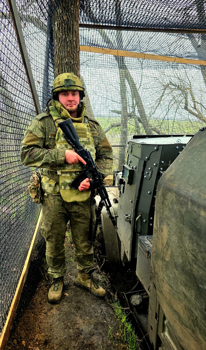 Друзья! Хочу поблагодарить вас за мощную поддержку, для меня это важно и очень ценно. Есть новости. Я успел зарекомендовать себя на этой войне и на этом фоне, ввиду специфики службы в элитных подразделениях РФ, мне поручили более сложное задание, уровня которого ранее небыло. Есть азарт, рвение, мотивация. Я готов!, но связи скорее всего не будет определённое время. Не теряйте если соцсети в тишине, вернусь и продолжим💪😀👊
Буду признателен всем кто помолится за успех в ратном деле🙏