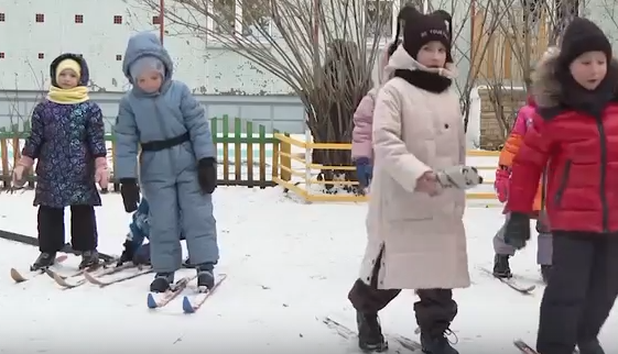     В красноярском детском саду №254 прошли показательные лыжные тренировки