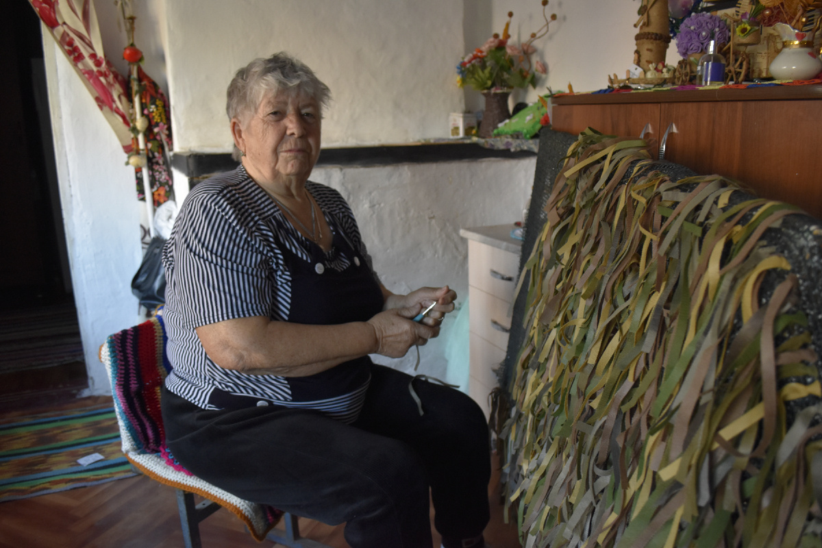 Елена Козюра: «Холодать начинает, надо спешить». Фото: Виолетта Гавриленко.