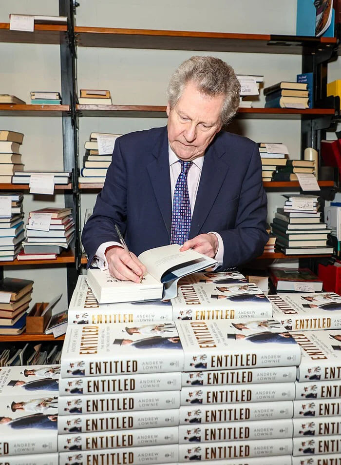 Королевский биограф Эндр. Лоуни, фото Getty