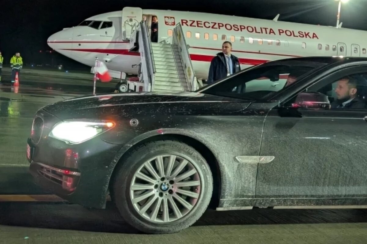    В Латвии разгорелся скандал из-за грязной машины, приехавшей за Навроцким