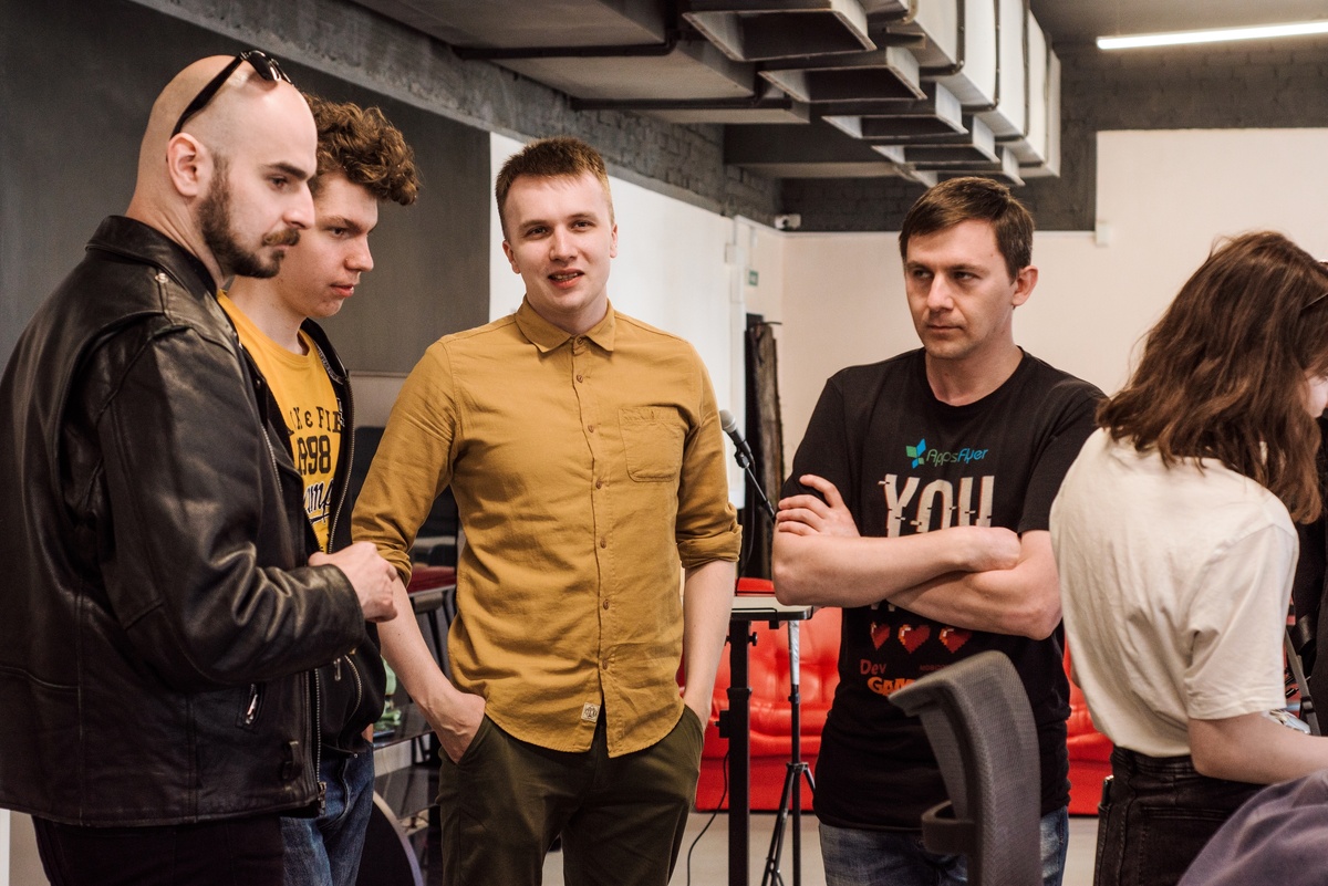 В центре — Алексей Евдокимов и Денис Сабанцев. Источник: соцсети разработчиков