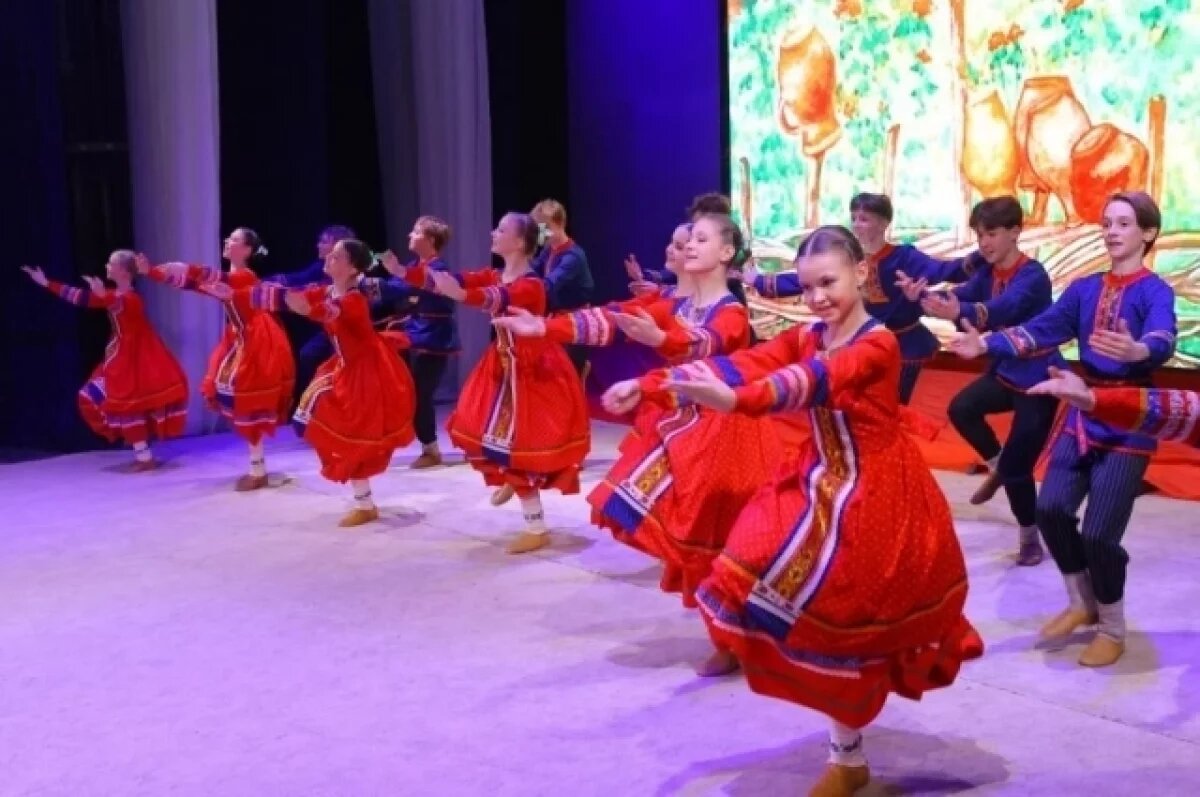    Свердловский ансамбль танца «Улыбка» выступил в Узбекистане