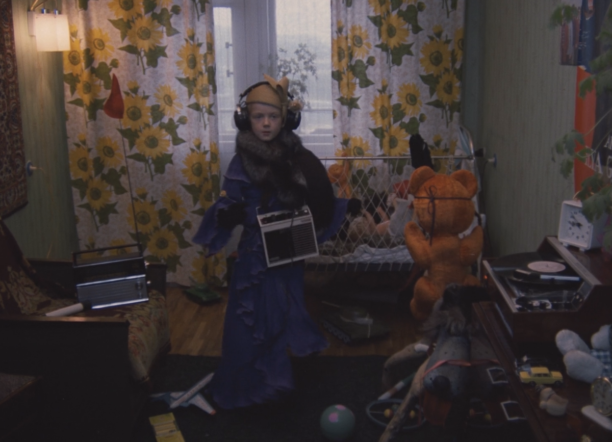 Самая большая загадка трагикомедии «Родня» - почему же Никита Михалков на роль девочки взял мальчика?