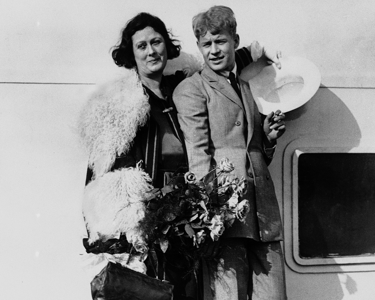   Айседора Дункан со своим мужем, поэтом Сергеем Есениным 
AP