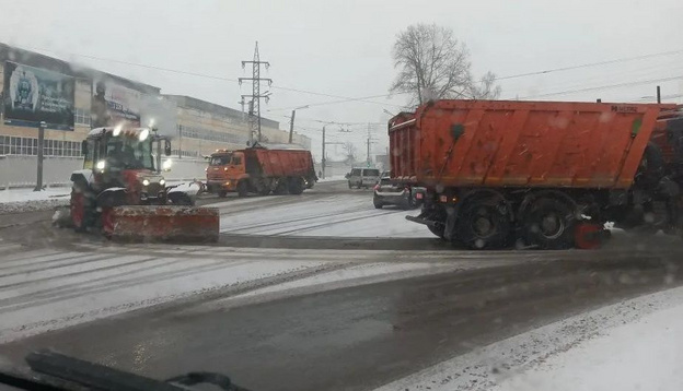    В Кирове продолжают очищать улицы от снега