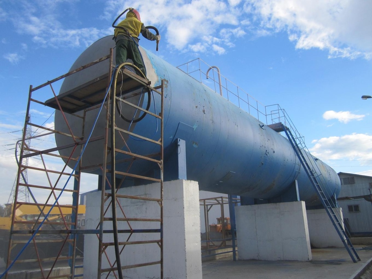 Пескоструйная очистка резервуара: надёжная защита металла и продление срока службы оборудования