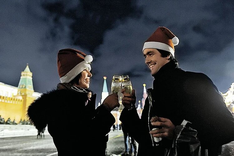 Шампанское объединяет! Фото: Евгения ГУСЕВА