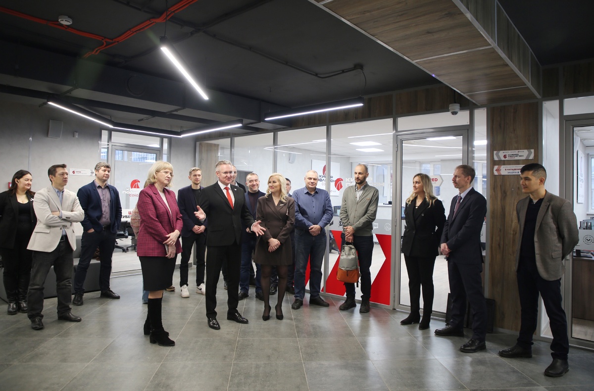     Кампус резиденты киберһөжүмдәрҙән һаҡлау буйынса белгестәр әҙерләй башланы