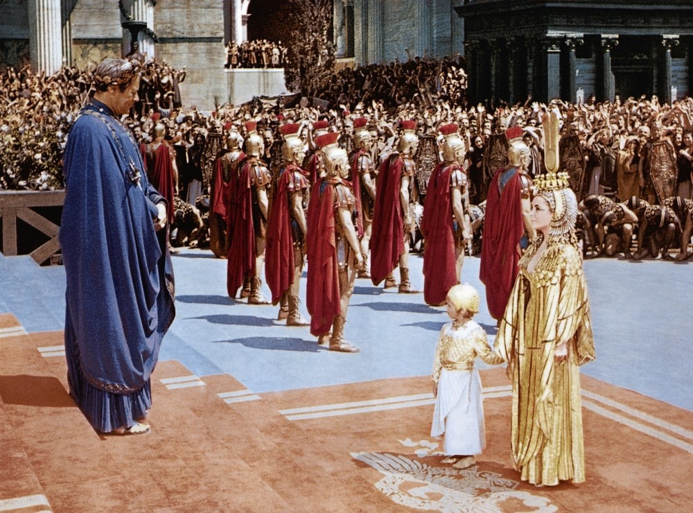 Кадр из фильма "Клеопатра" (1963)