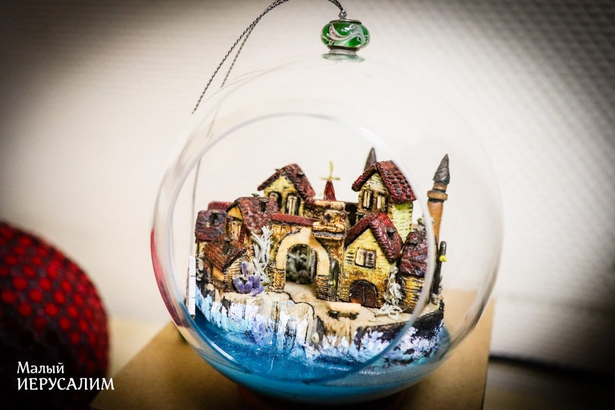 Авторская ёлочная игрушка «Малый Иерусалим» // Фото из группы Туристско-информационного центра Евпатории ВКонтакте