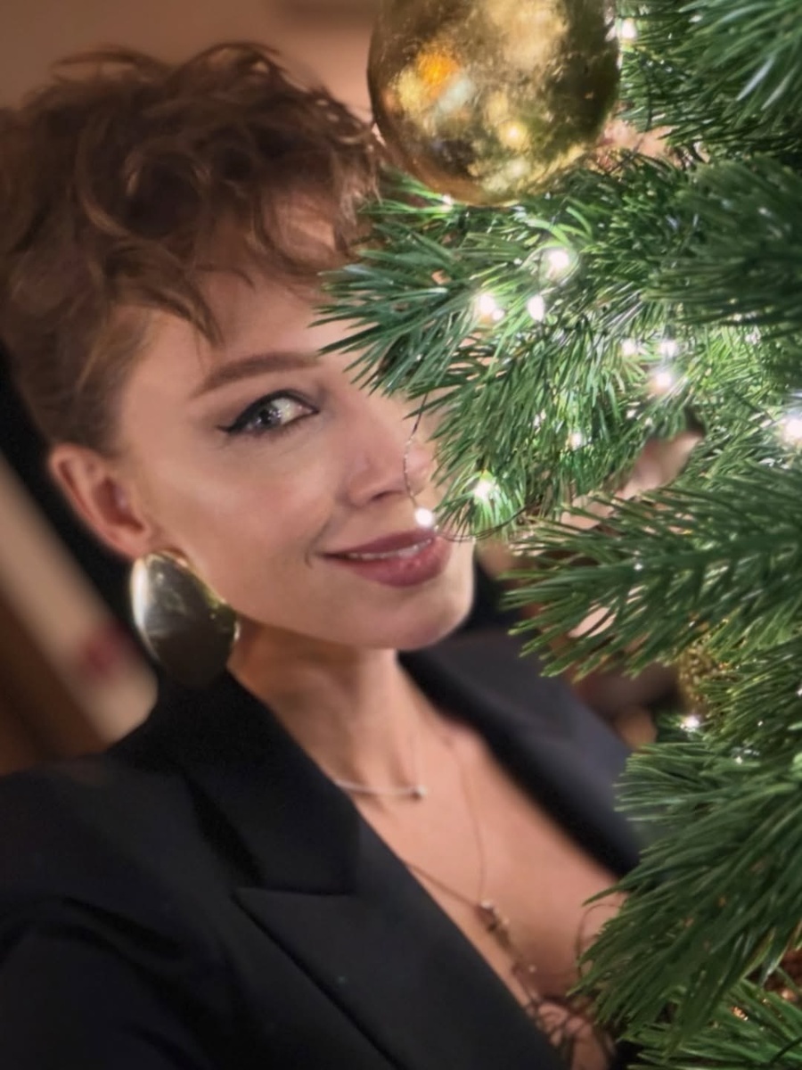 Полина Диброва сделала короткую прическу. Фото: соцсети