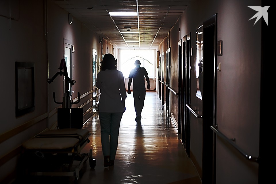    В детской больнице новые приборы будут работать в отделениях реанимации и интенсивной терапии, рентген-кабинете с возможностью анестезии, противошоковой палате, УЗИ и операционных. Алексей БУЛАТОВ