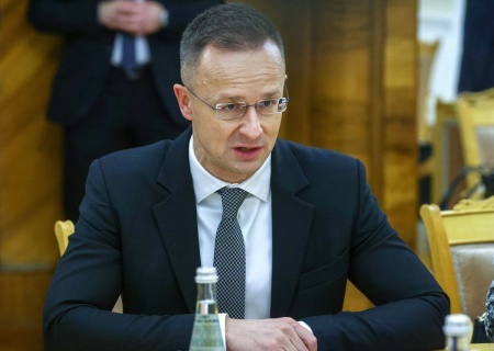    «Его отец был женат на двух родных сёстрах». Сийярто призвал Рютте не срывать мирные переговоры по Украине