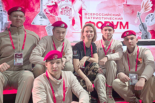    Донскую делегацию возглавляла руководитель одного из лучших местных отделений «Юнармии» Ростовской области – Аксайского района Ксения Александровна Ноякшева. / ФОТО donland.ru Администратор