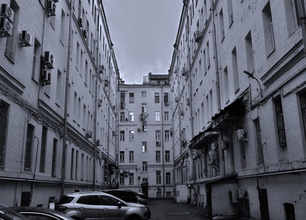Проходные дворы Москвы: жизнь за парадными фасадами
