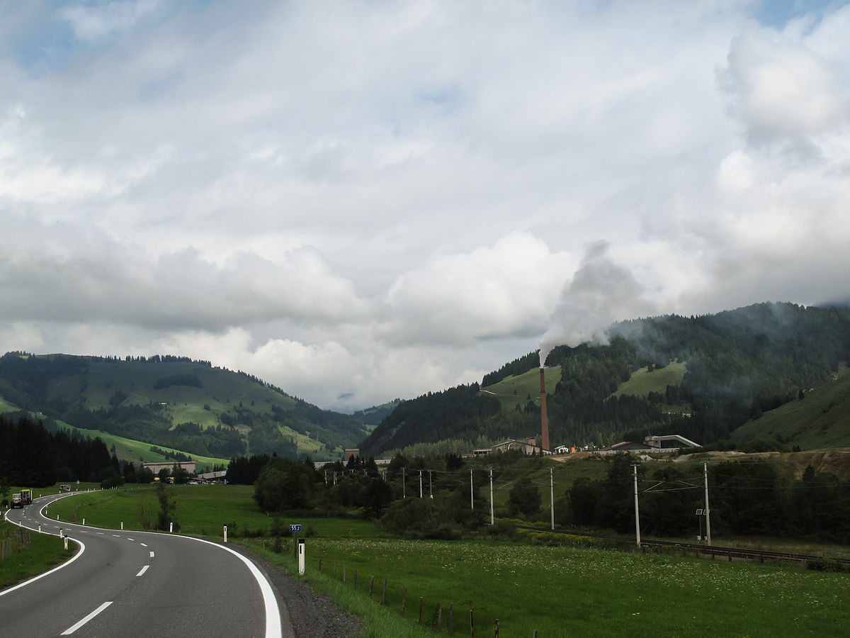 Дорога у Хохфильцена. Фото с сайта https://ru.wikipedia.org/wiki/Заглавная_страница