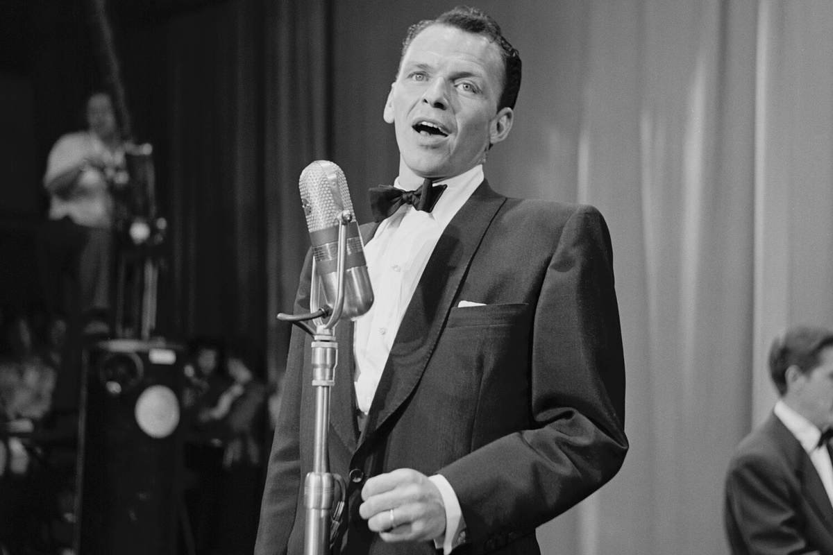 Фрэнк Синатра выступает в Лос-Анджелесе, 1952 год ©Graphic House/Archive Photos/Getty Images  📷