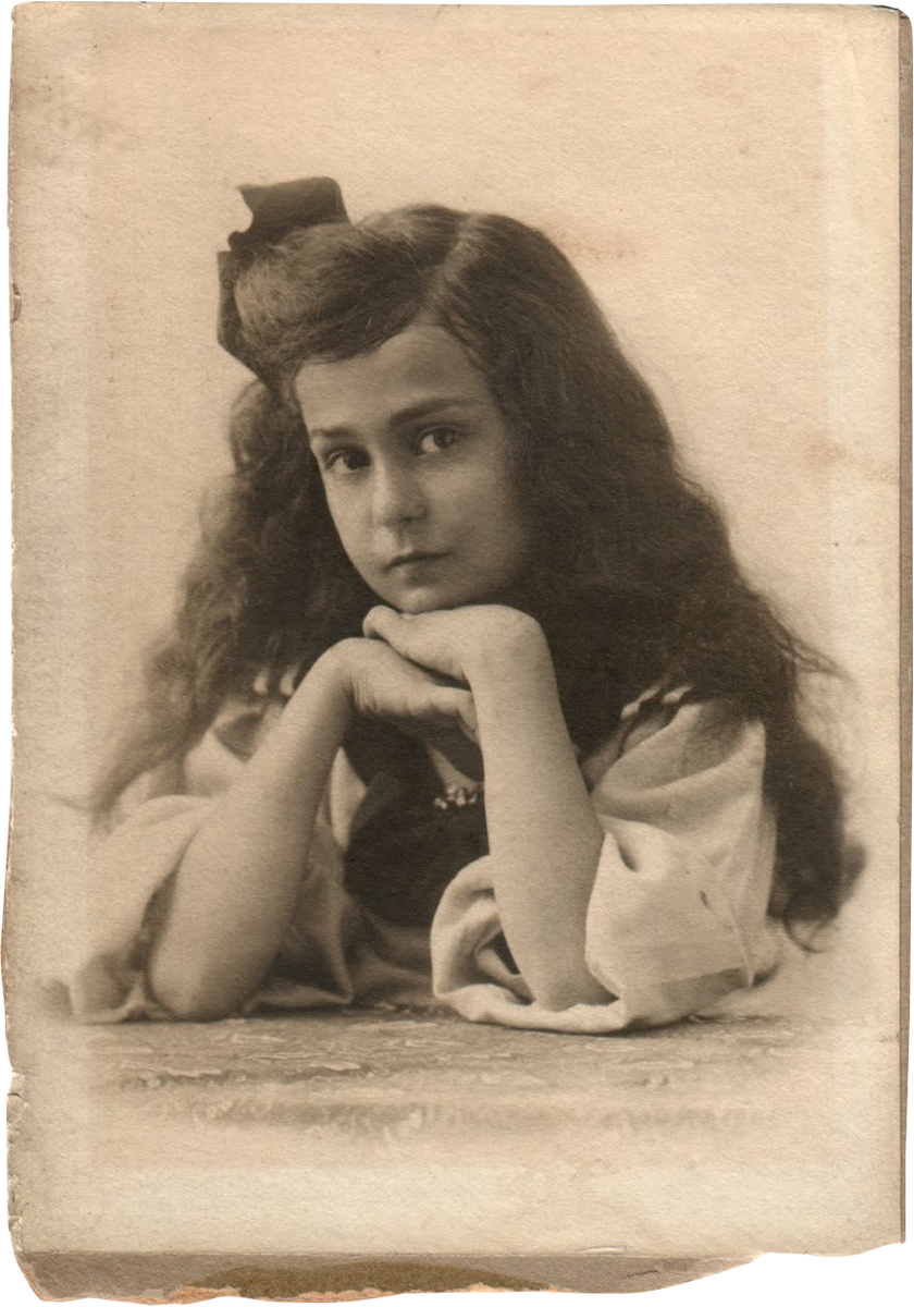 Лина в детстве