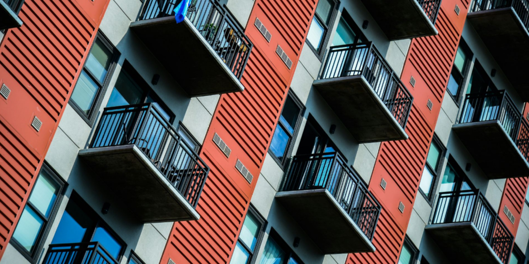 "Можно ли вселиться в квартиру без согласия хозяина? Когда закон на вашей стороне, а когда вы — незваный гость"