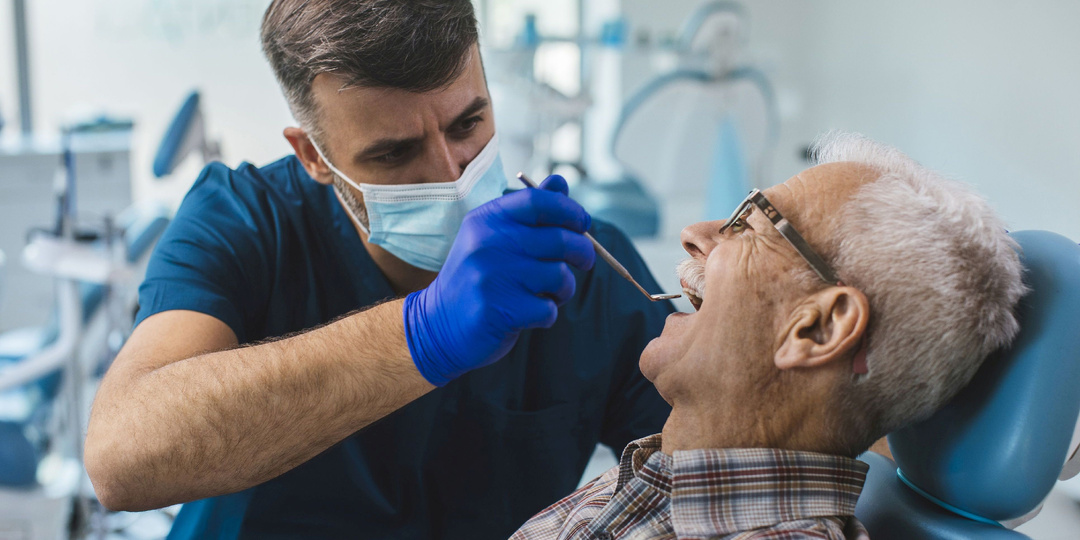 Сахар — не единственная угроза: что на самом деле портит ваши зубы (и как это остановить)