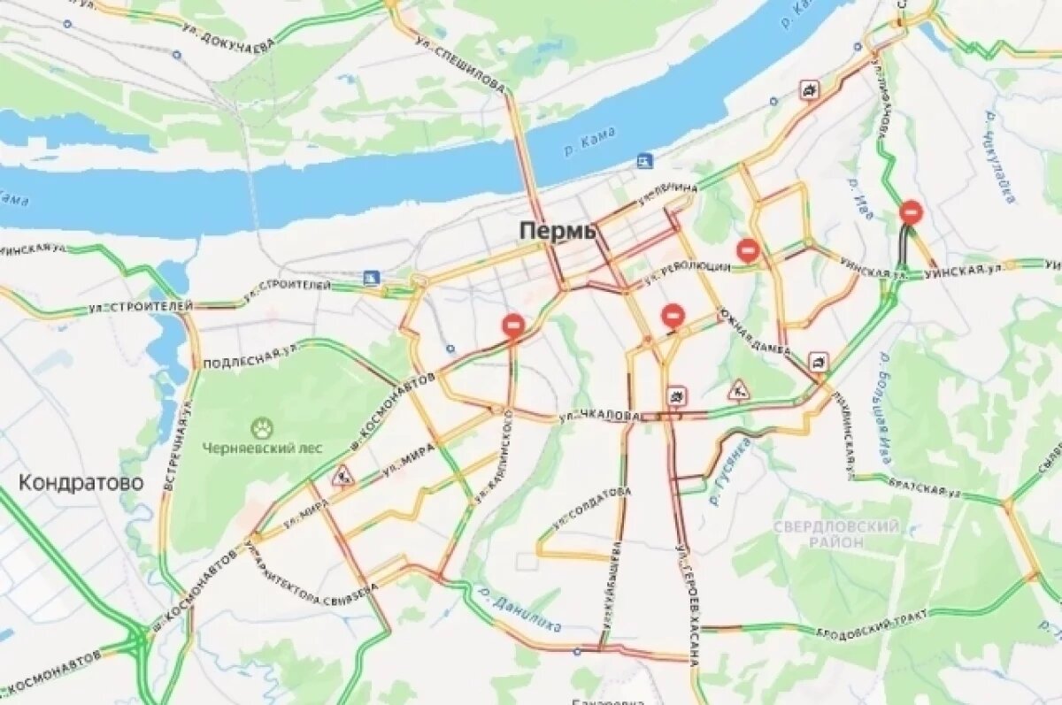    В Перми массовые пробки с ДТП из-за снегопадов достигли 10 баллов