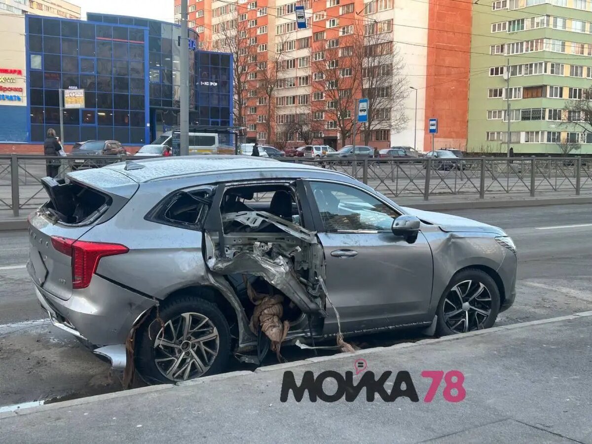    Последствия прорыва трубы на Маршала Жукова. Фото: Мойка78.