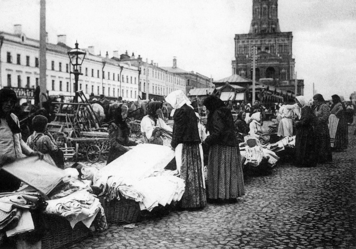 Продавщицы на Сухаревском рынке