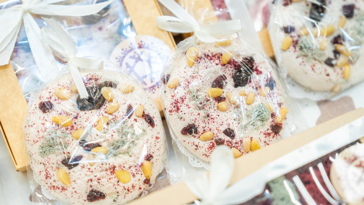    Щедрая душа Югры: ярмарка, где едят ягель и носят горный хрусталь