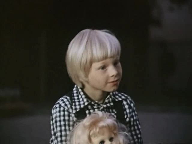 Маленькая Олеся в фильме "Профессия – следователь"