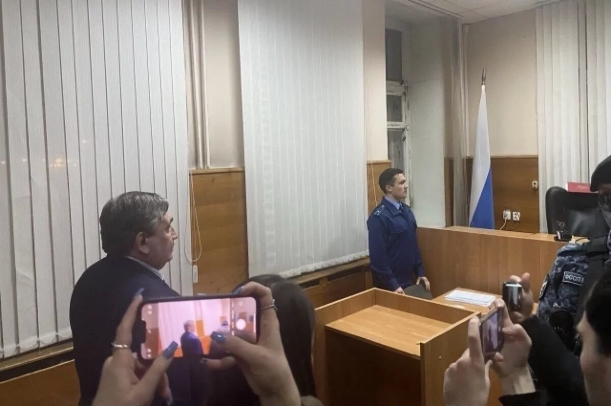    Экс-главу свердловского МинЖКХ Смирнова осудили условно за коррупцию