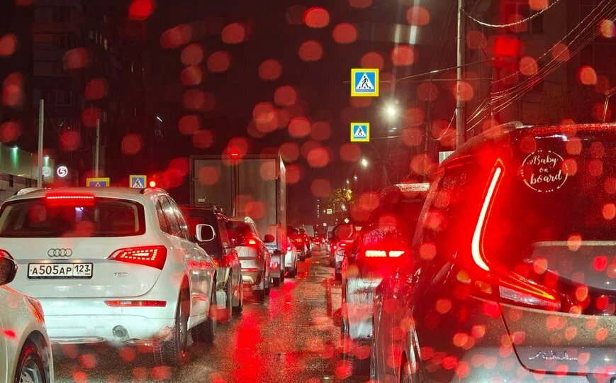 Краснодар встал в 10-балльных пробках