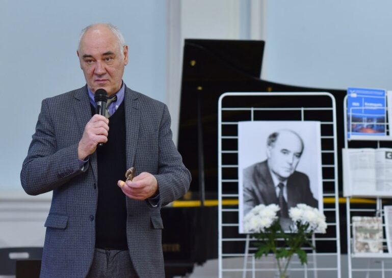    В Оренбурге прошёл вечер памяти журналиста и писателя Вильяма Савельзона Полина Кузаева