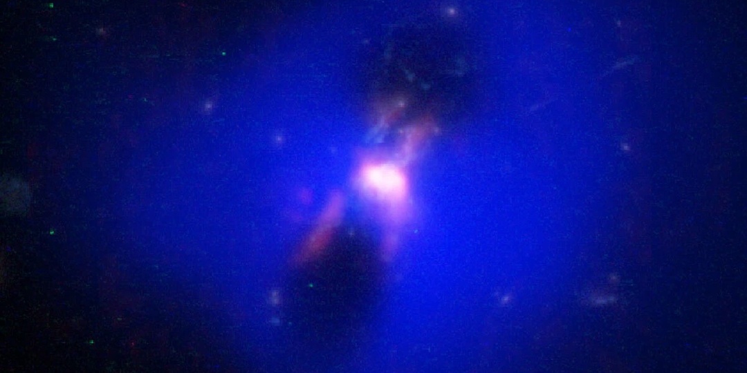 Черная дыра, которая "выращивает" звезды, чтобы их "съесть"