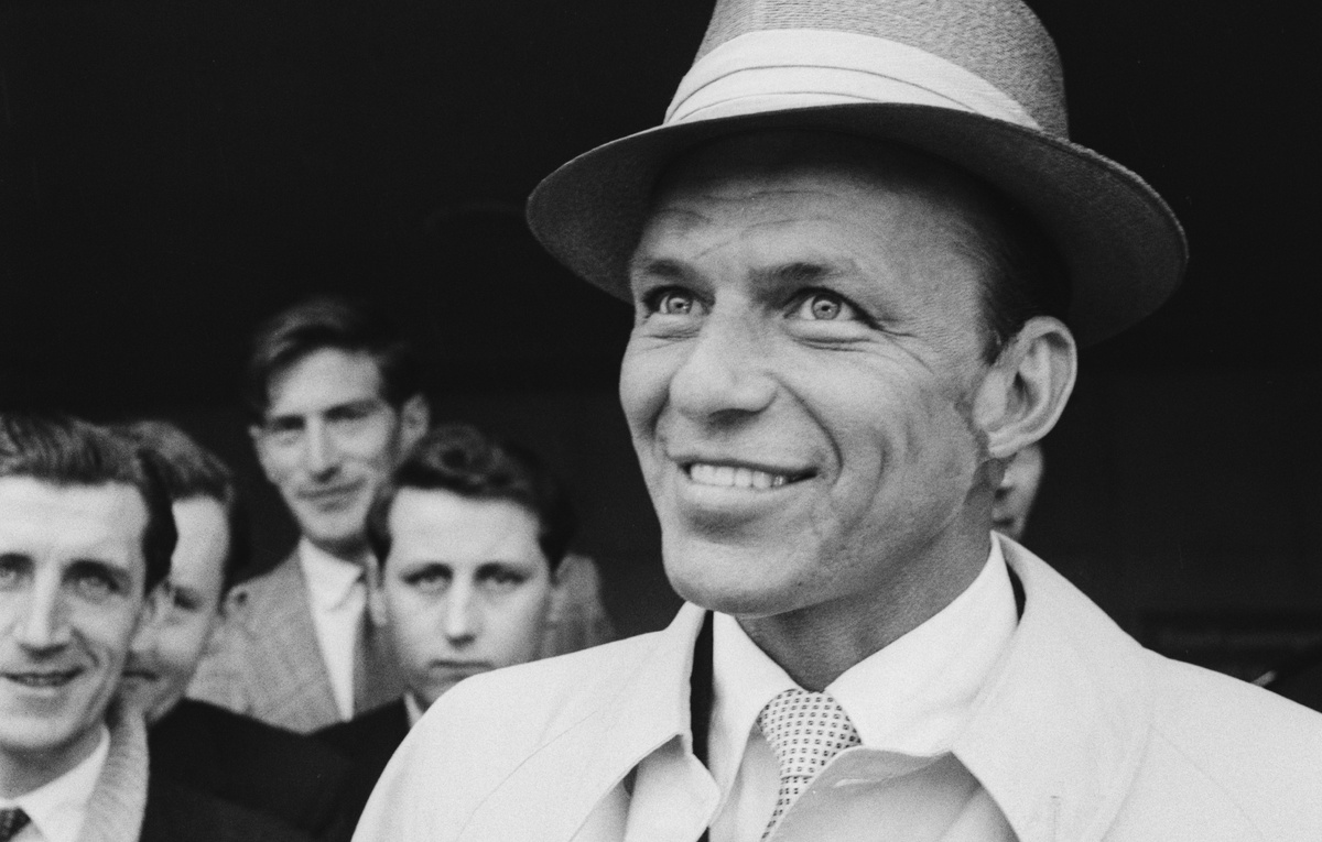    Фрэнк Синатра  M. Stroud/Daily Express/Hulton Archive/Getty Images