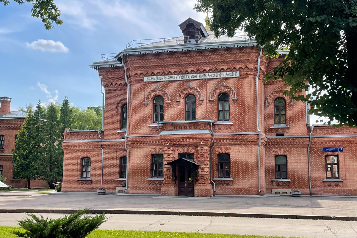 Главное здание больницы сохранилось практически без изменений