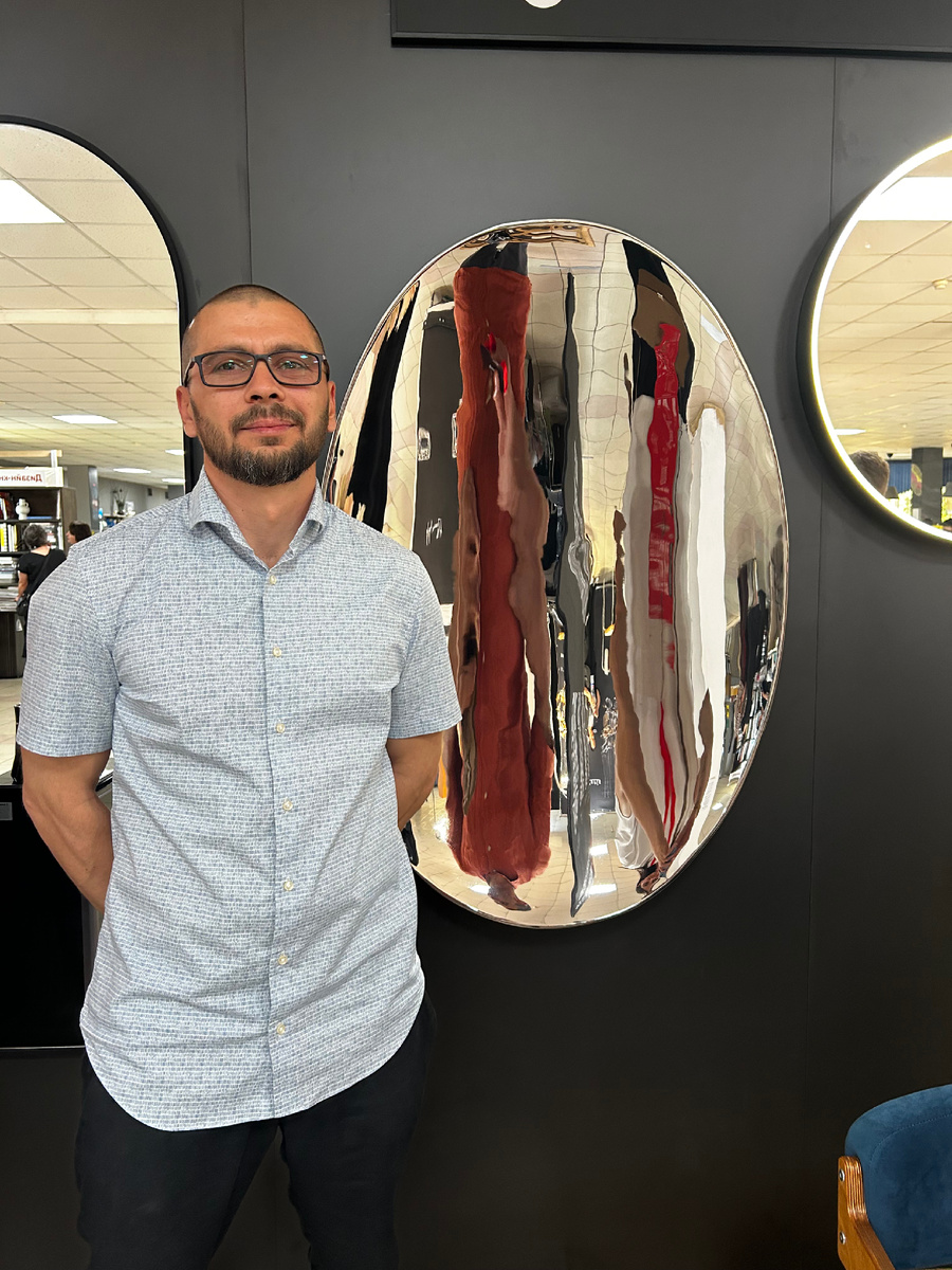 Скульптор Артём Баютов на выставке Российские дни дизайна 2025